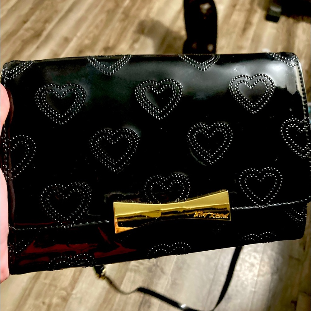 Stunning Betsy Johnson heart purse!